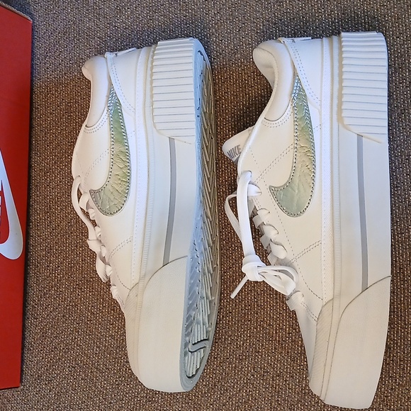 NIB Nike Women's Court Legacy Lift Sneakers, White with Silver Swoosh - Picture 3 of 8
